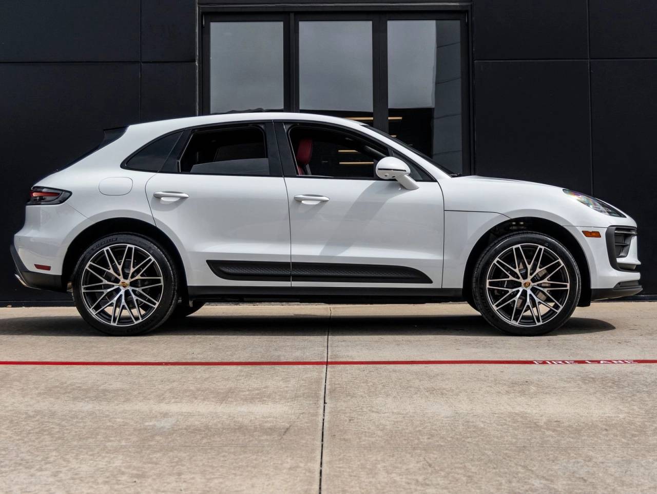 2026 Porsche Macan AWD