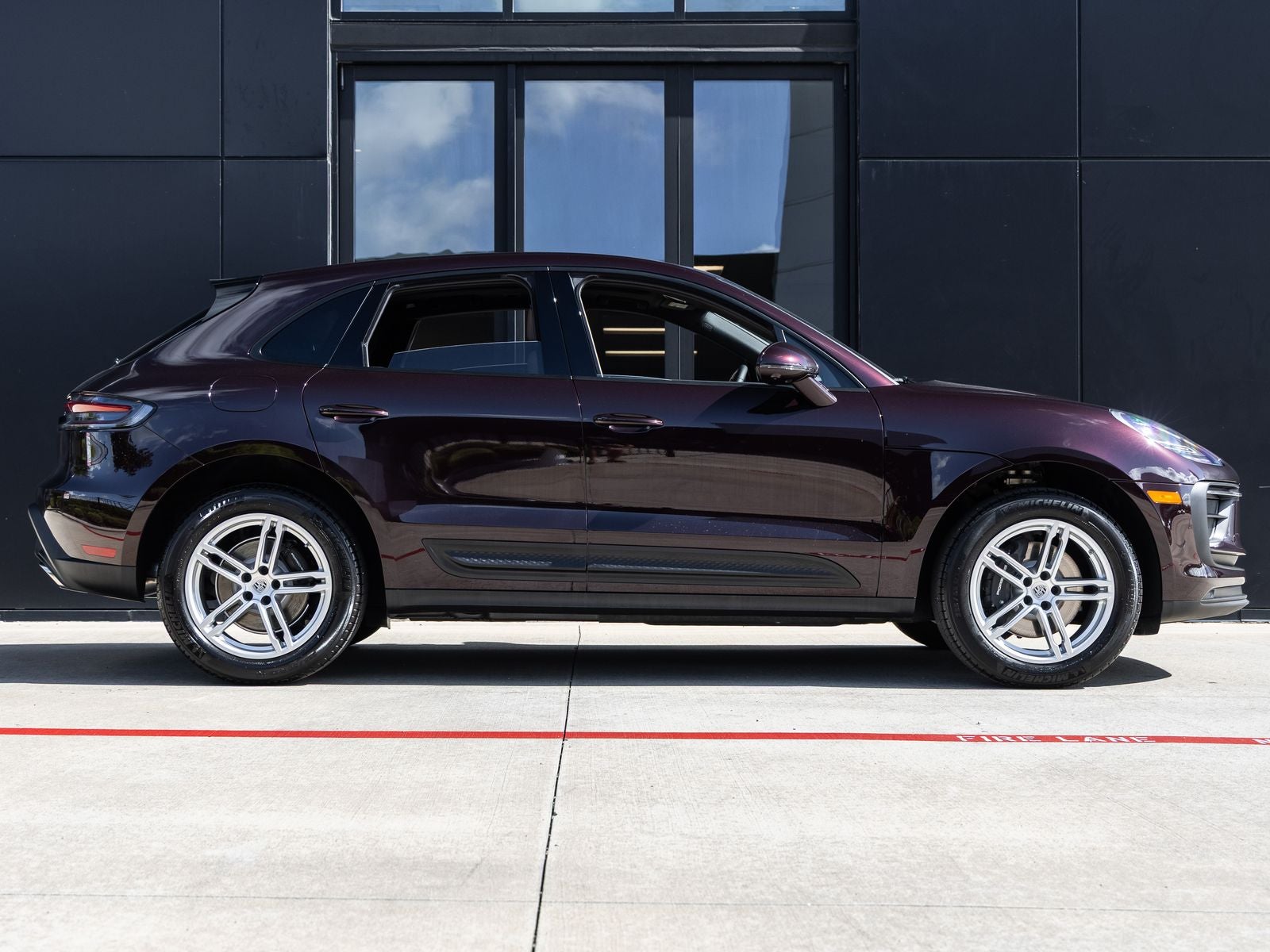 2026 Porsche Macan Base