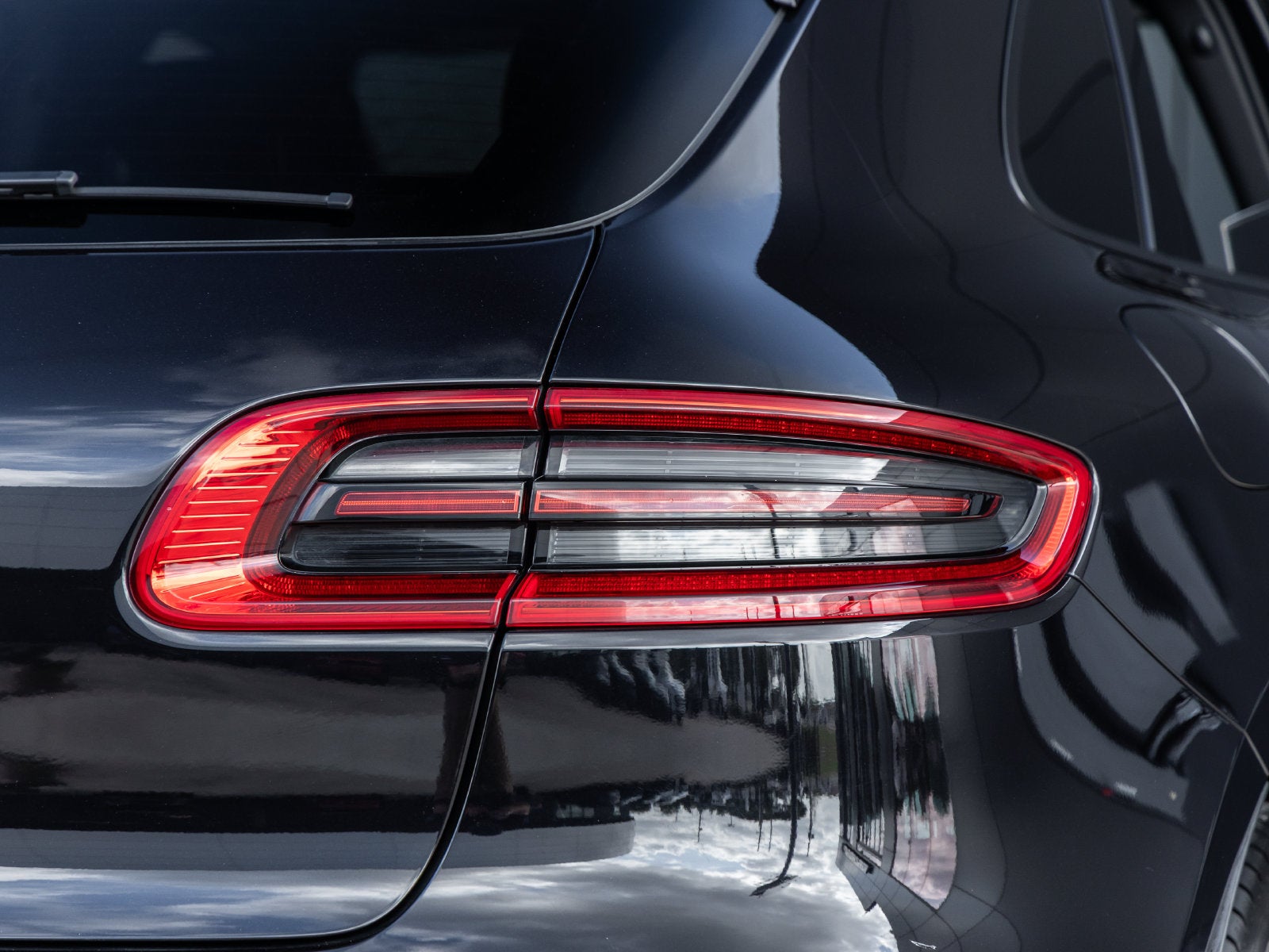 2018 Porsche Macan Macan Sport Edition