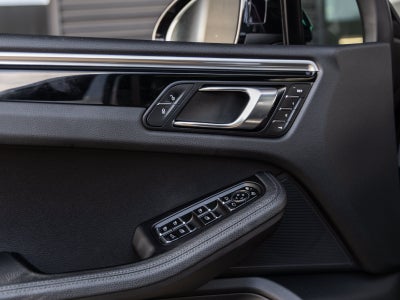 2018 Porsche Macan Macan Sport Edition