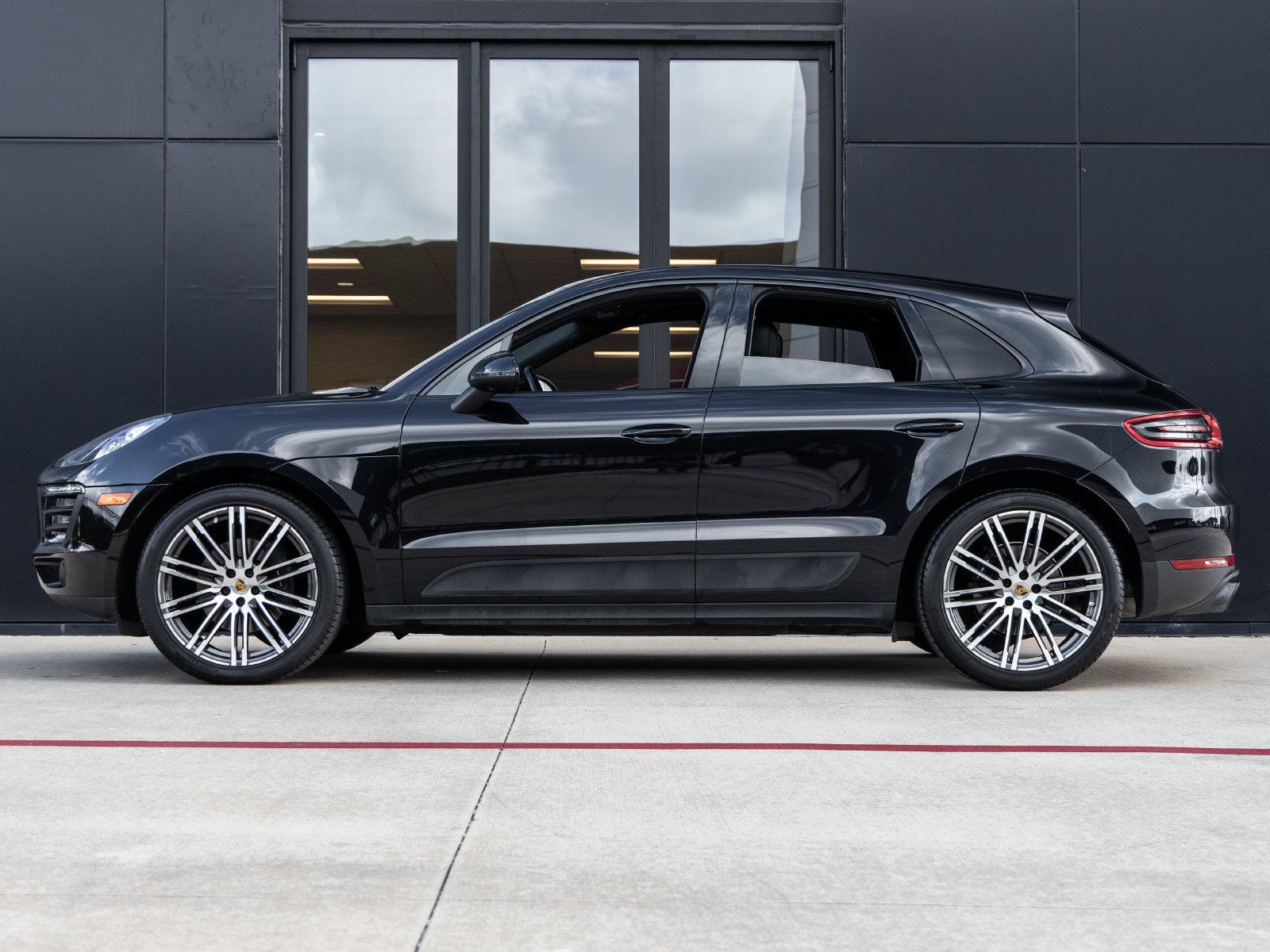 2018 Porsche Macan Macan Sport Edition