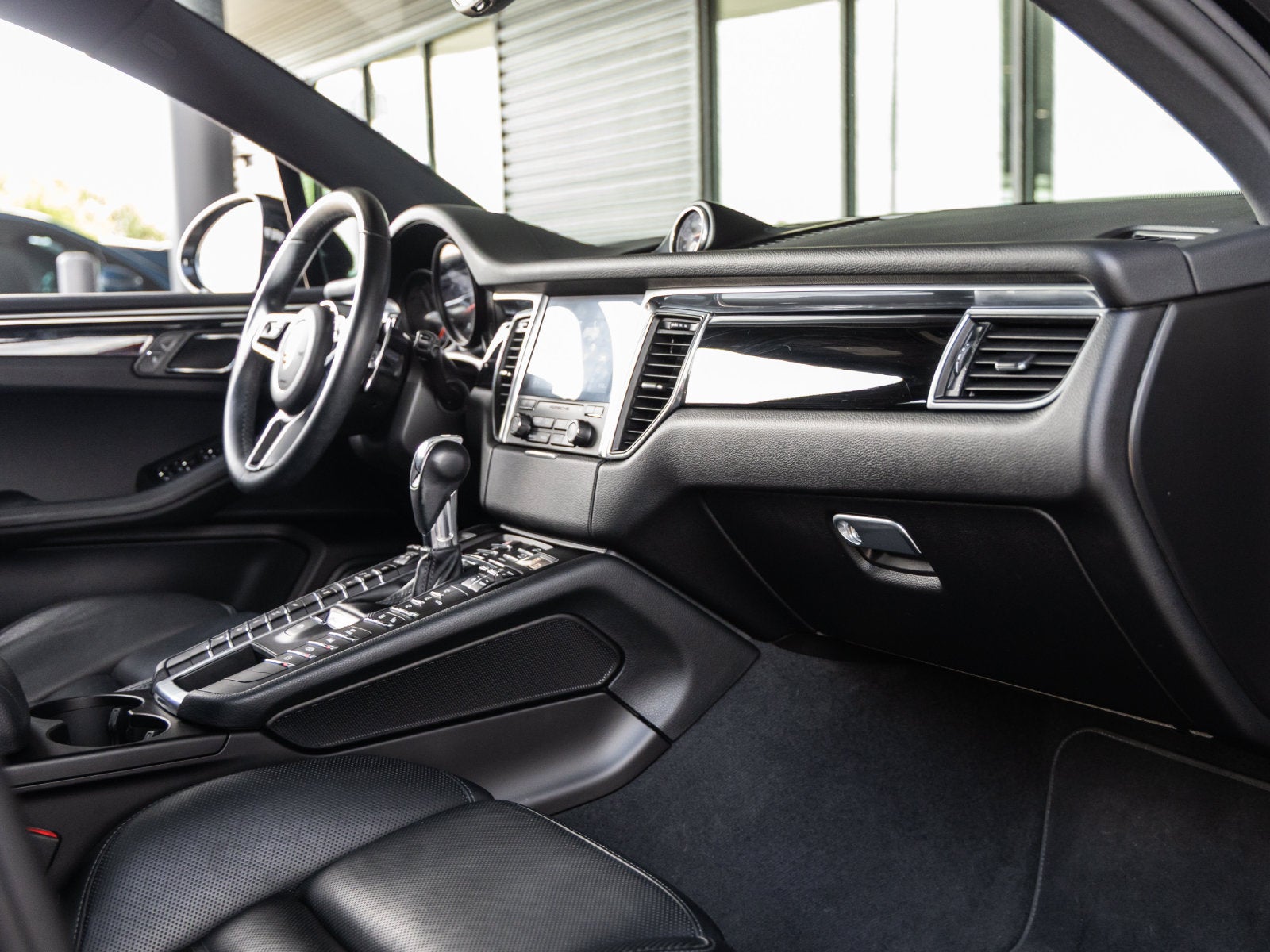 2018 Porsche Macan Macan Sport Edition