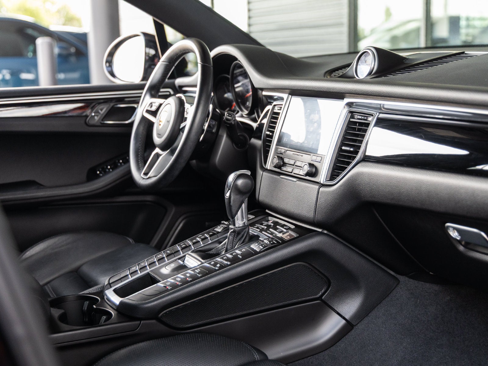 2018 Porsche Macan Macan Sport Edition