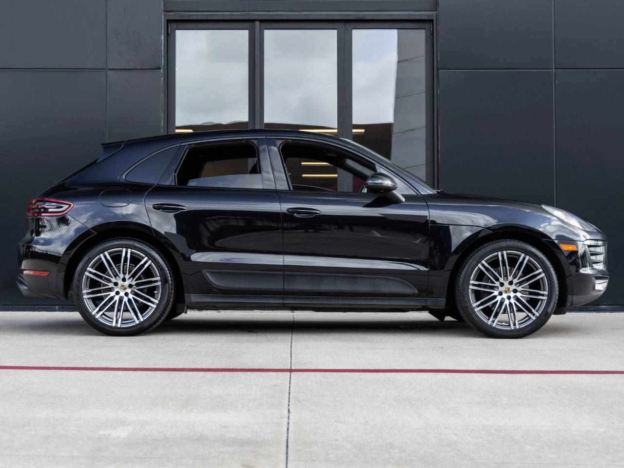 2018 Porsche Macan Macan Sport Edition