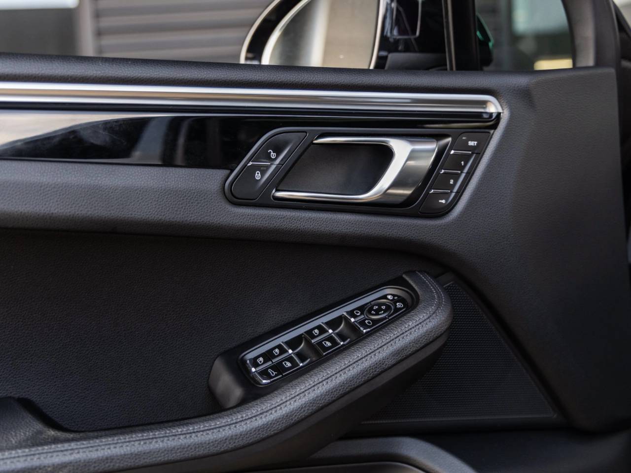 2018 Porsche Macan Macan Sport Edition