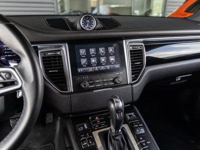 2018 Porsche Macan Macan Sport Edition