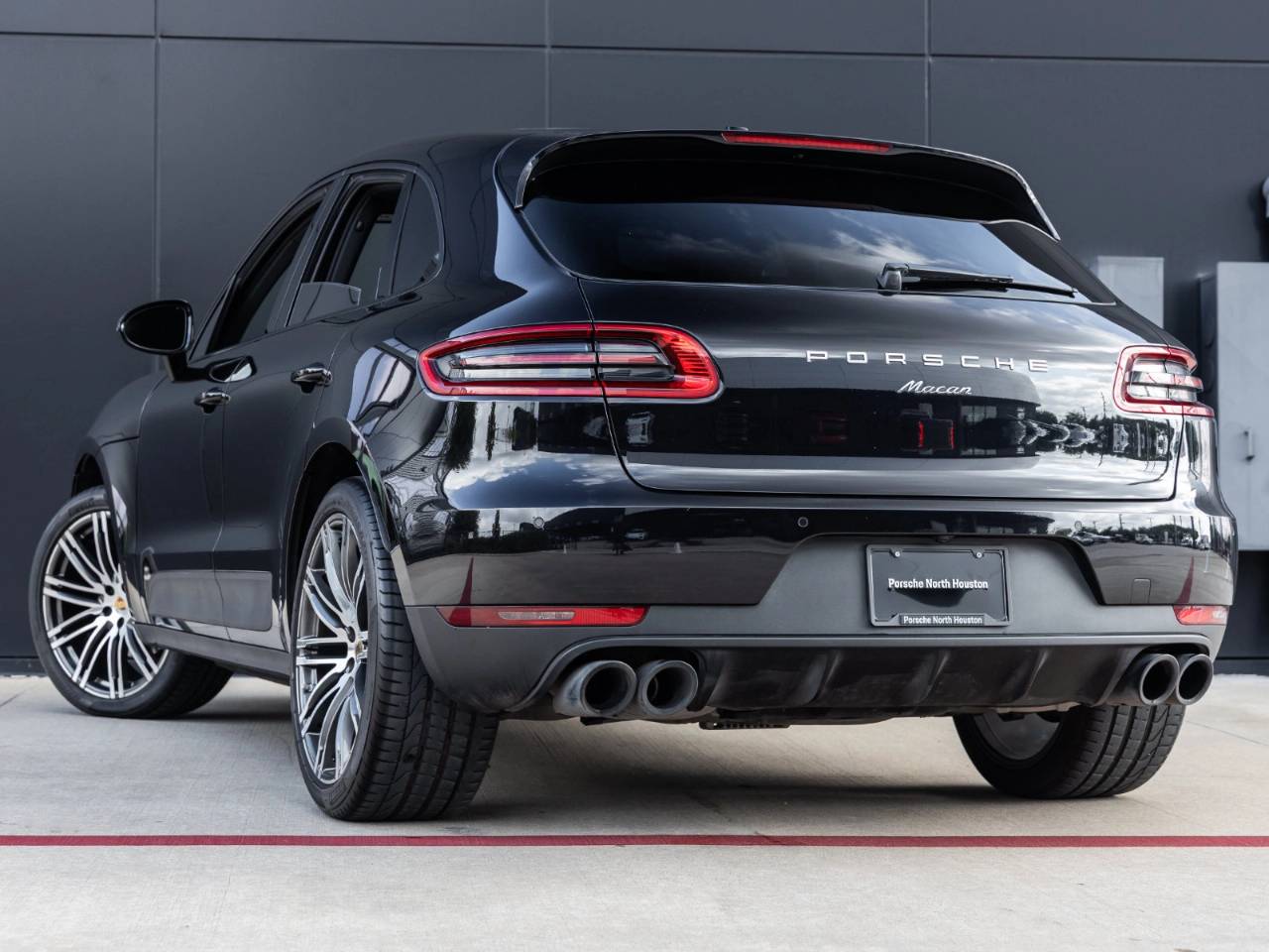 2018 Porsche Macan Macan Sport Edition