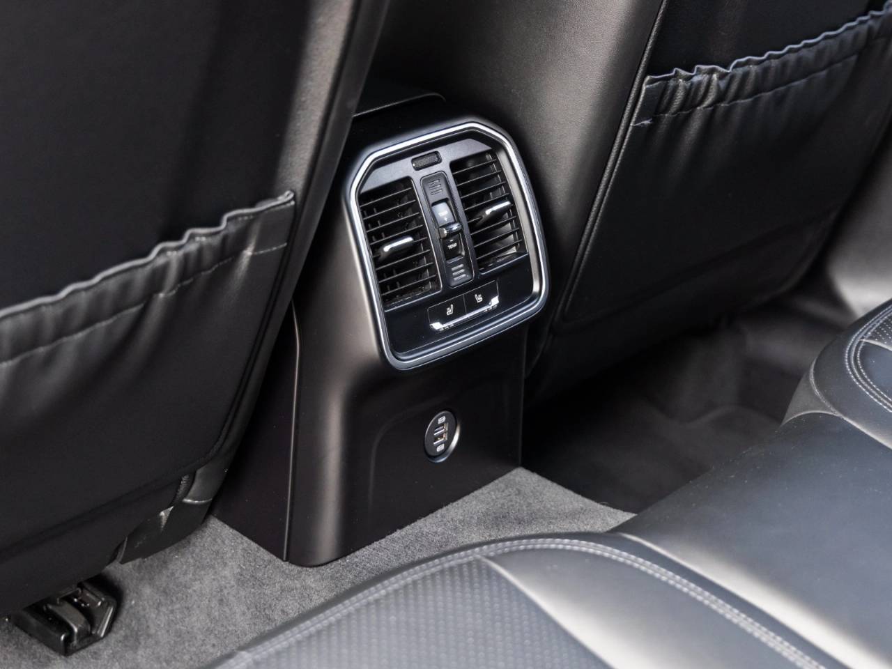 2018 Porsche Macan Macan Sport Edition
