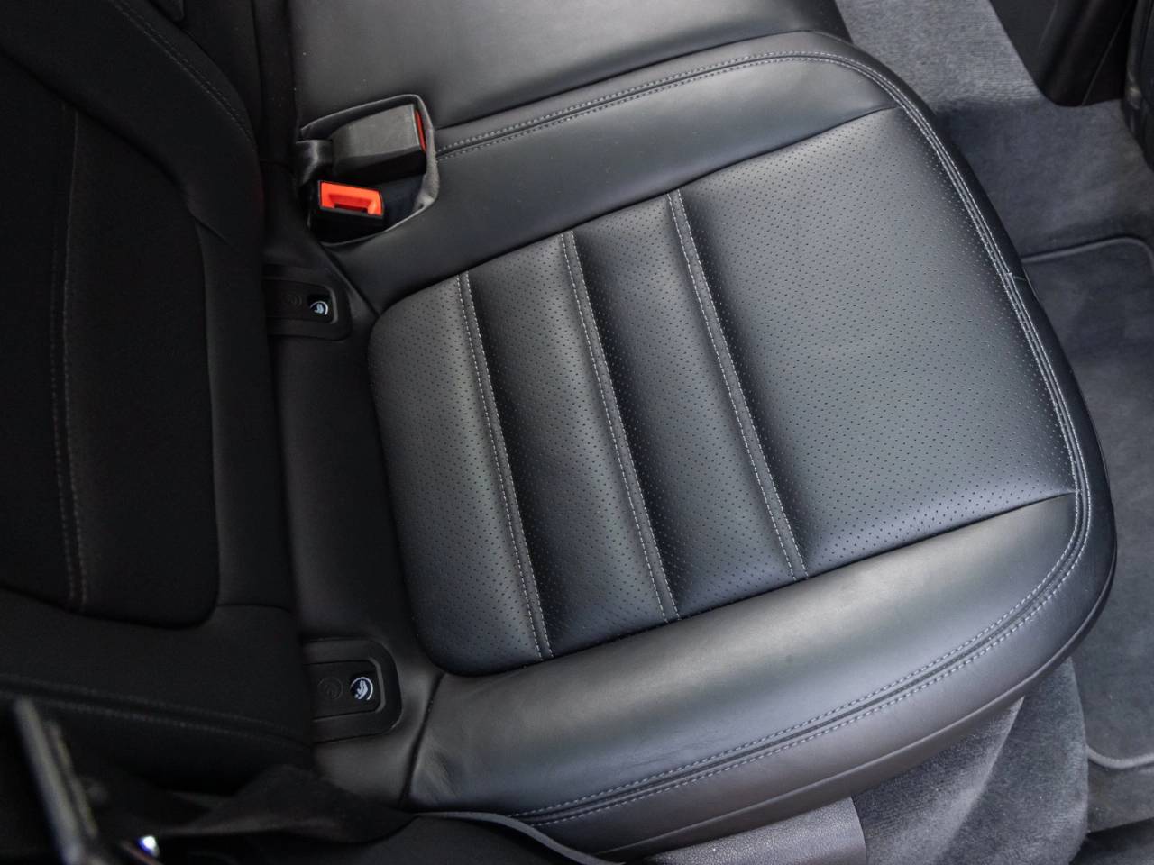 2018 Porsche Macan Macan Sport Edition