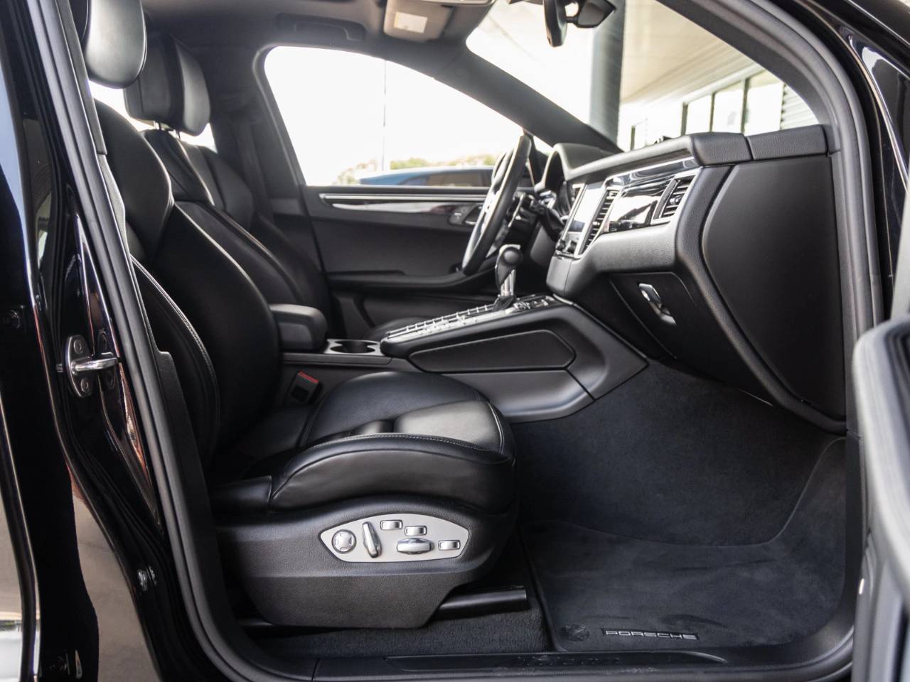 2018 Porsche Macan Macan Sport Edition