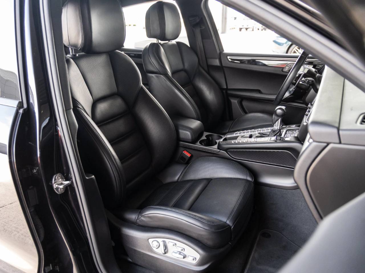 2018 Porsche Macan Macan Sport Edition