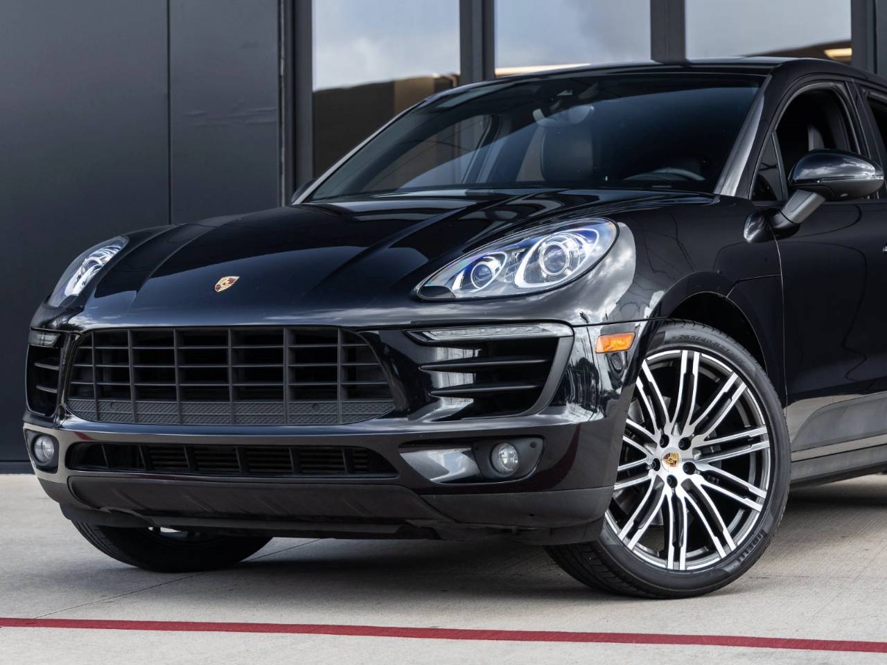 2018 Porsche Macan Macan Sport Edition