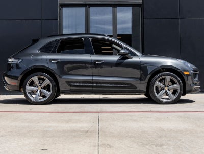 2022 Porsche Macan AWD