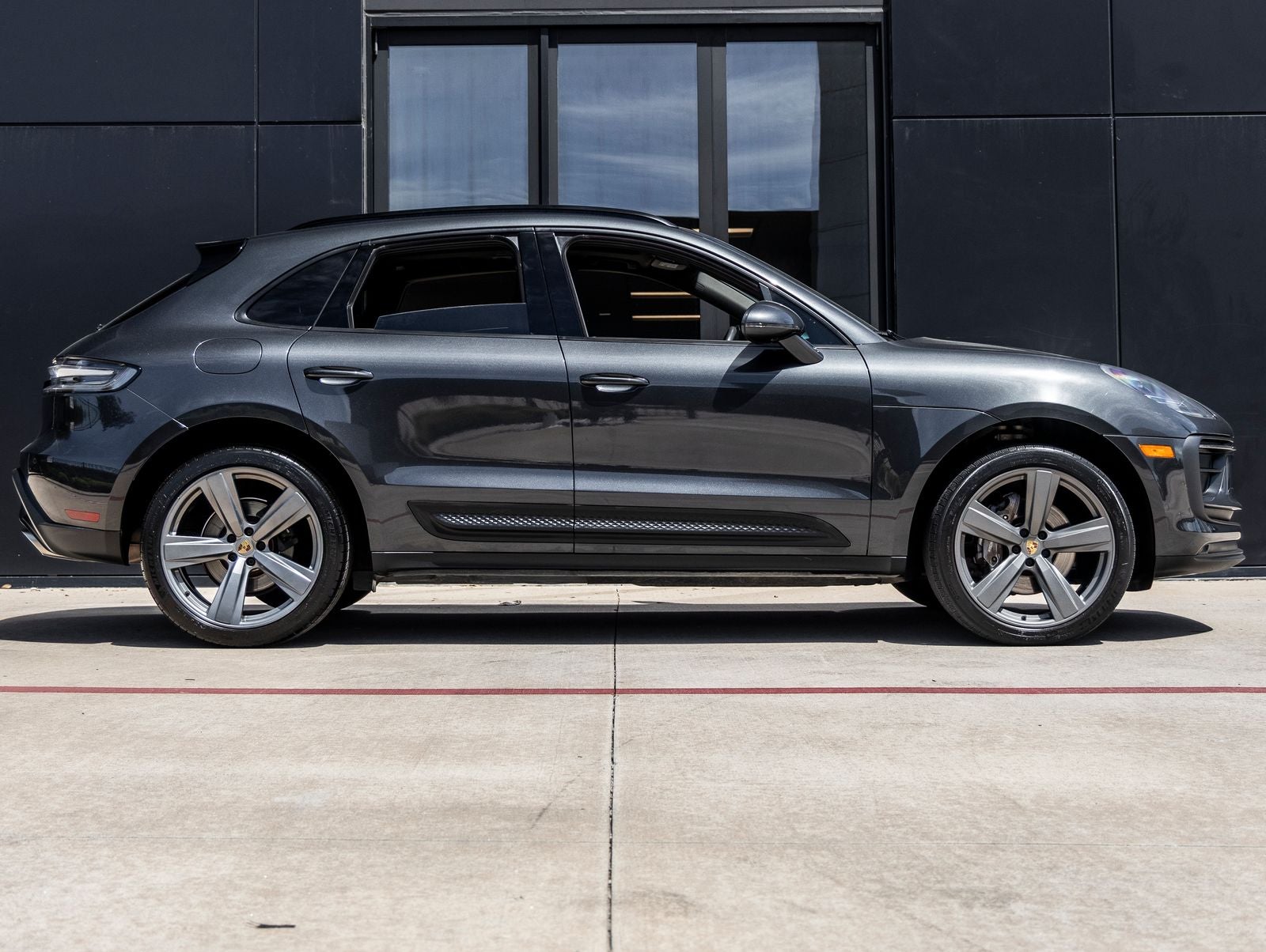 2022 Porsche Macan AWD