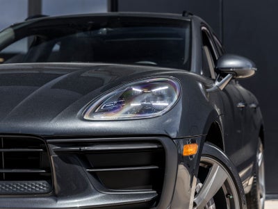 2022 Porsche Macan AWD