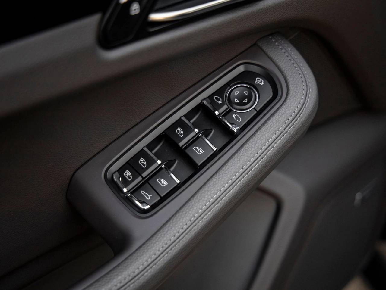 2022 Porsche Macan AWD