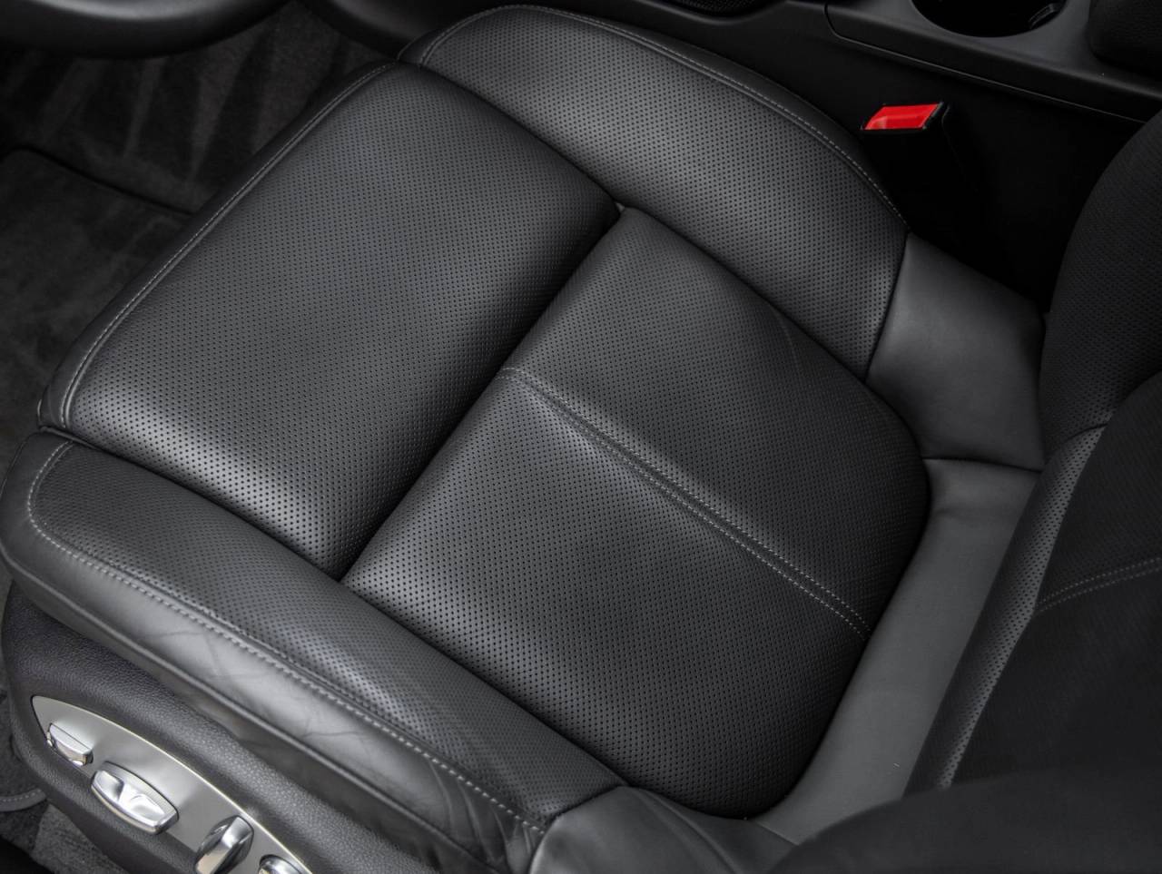 2022 Porsche Macan AWD