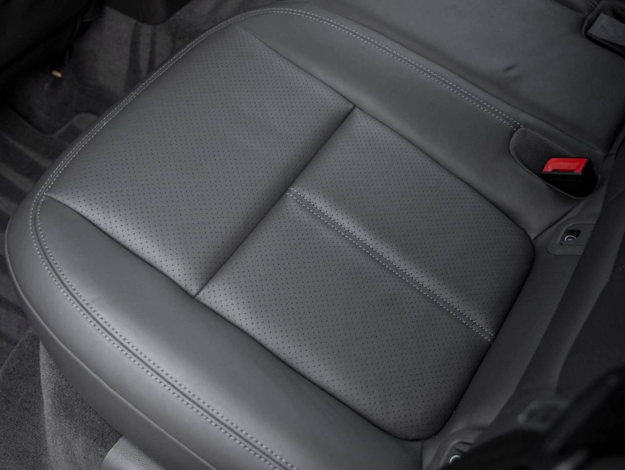 2022 Porsche Macan AWD