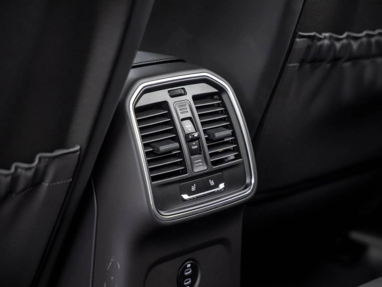 2022 Porsche Macan AWD