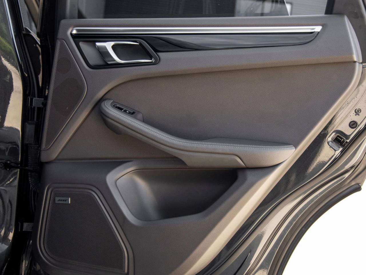 2022 Porsche Macan AWD