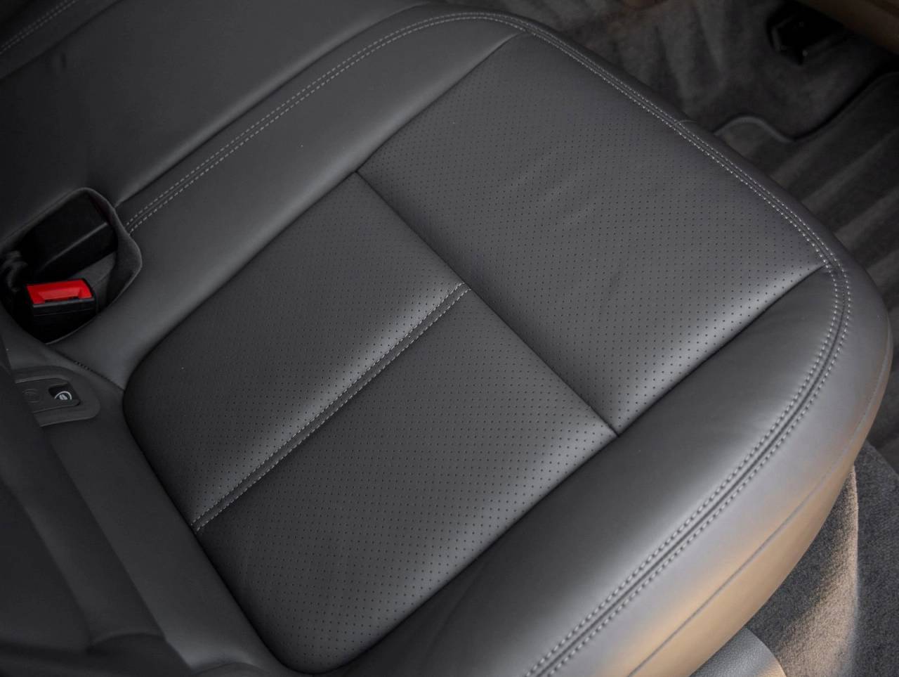 2022 Porsche Macan AWD