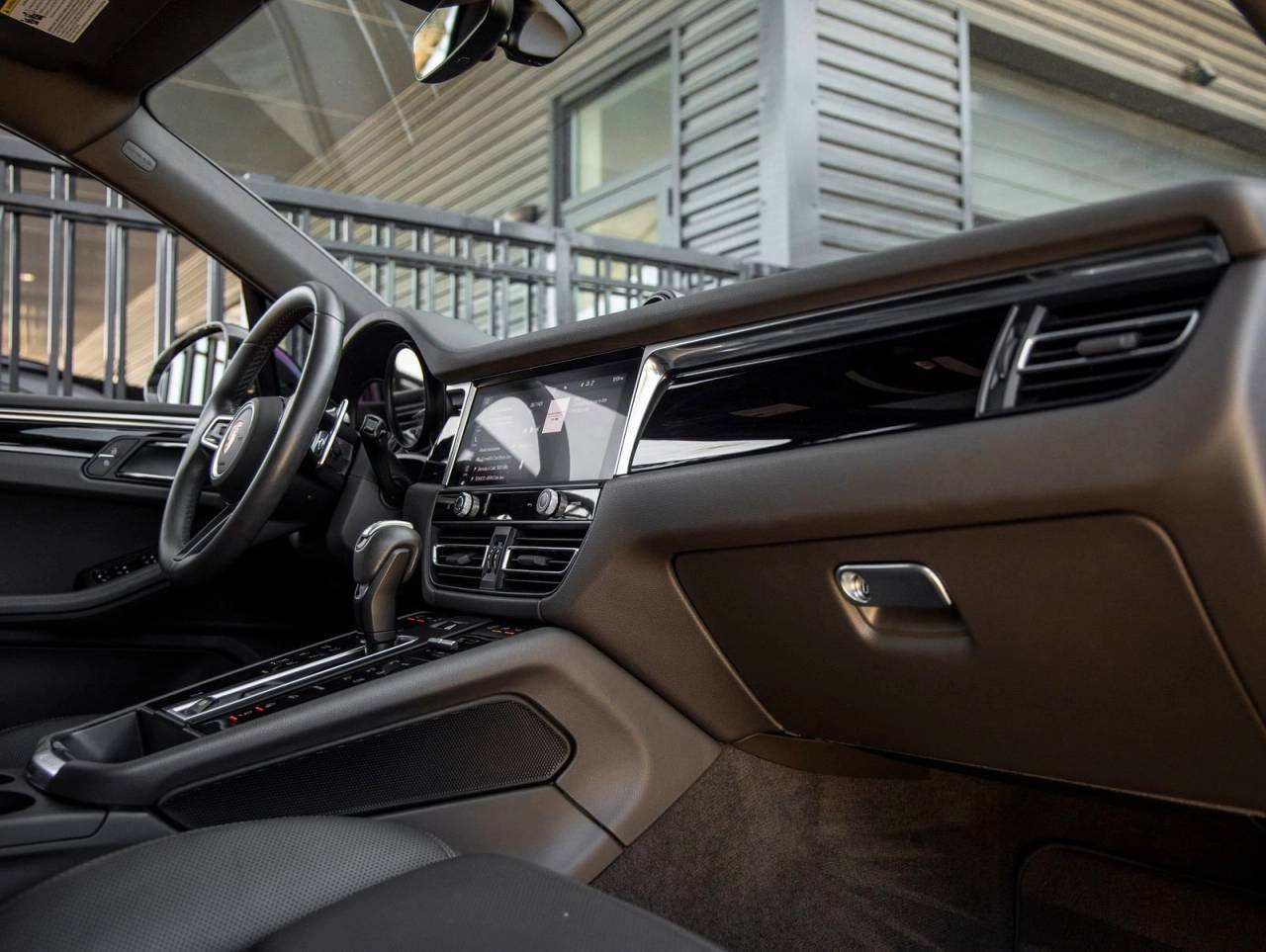 2022 Porsche Macan AWD