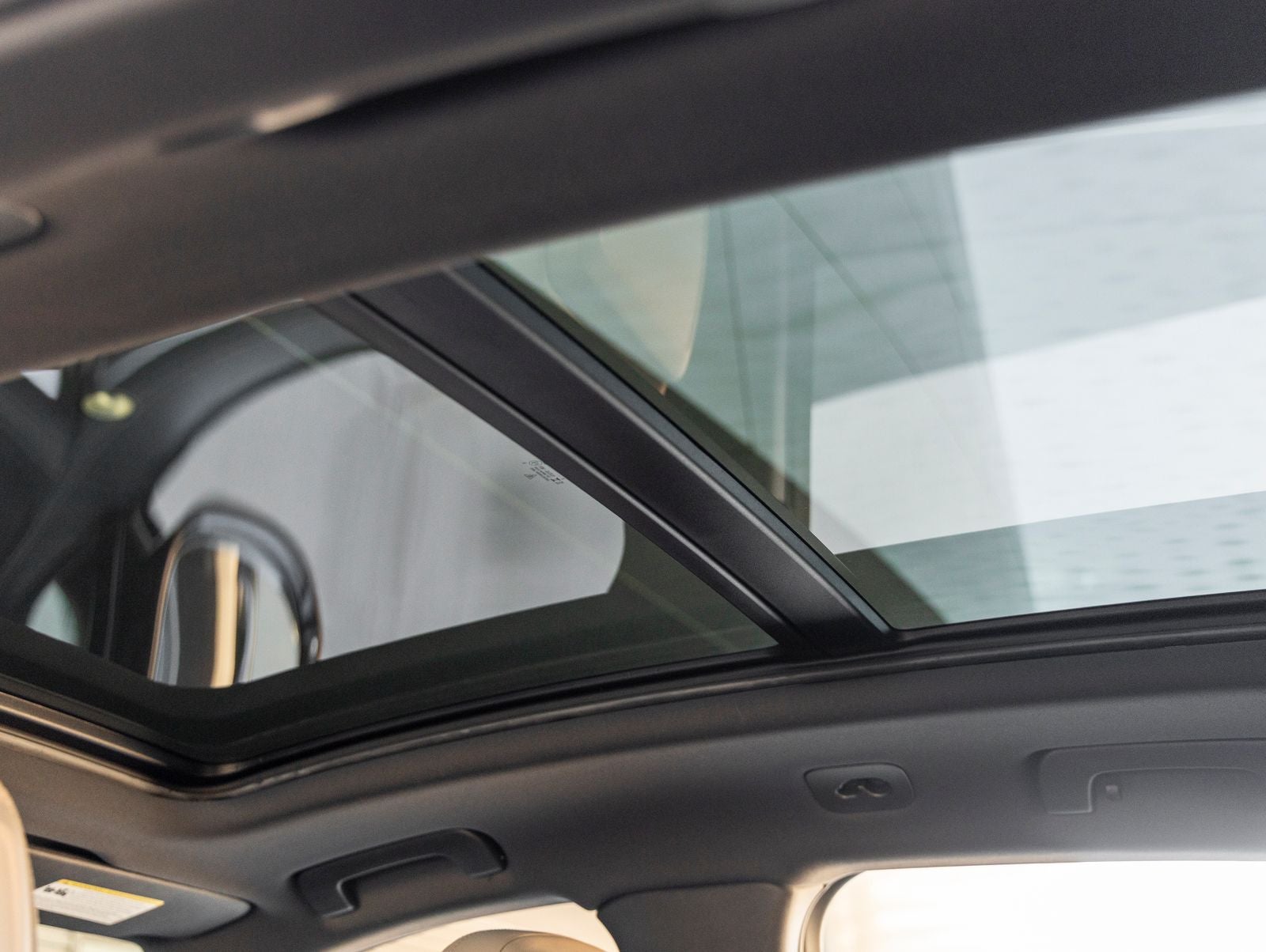 2023 Porsche Macan AWD