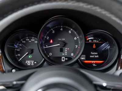 2023 Porsche Macan AWD