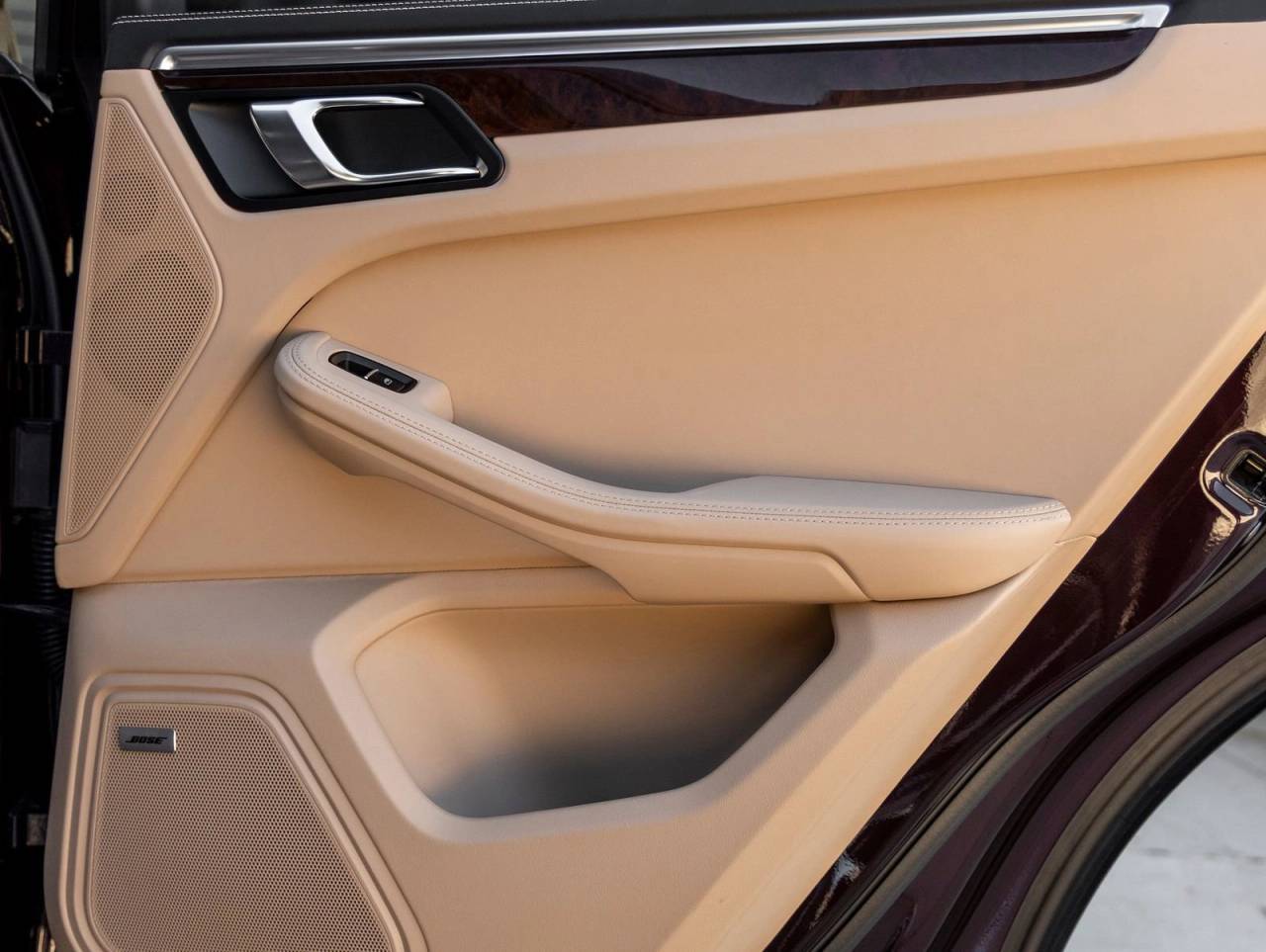 2023 Porsche Macan AWD