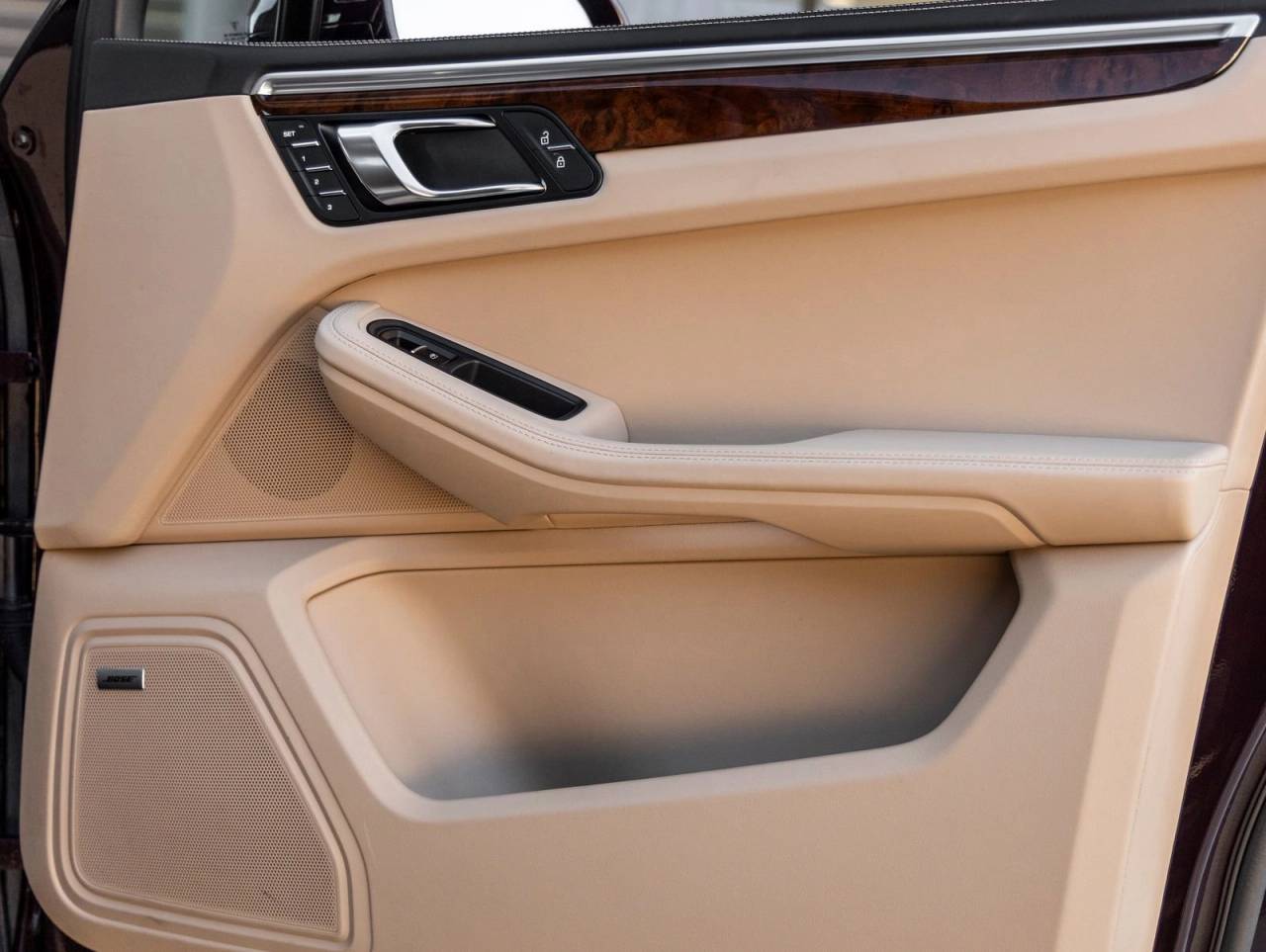 2023 Porsche Macan AWD