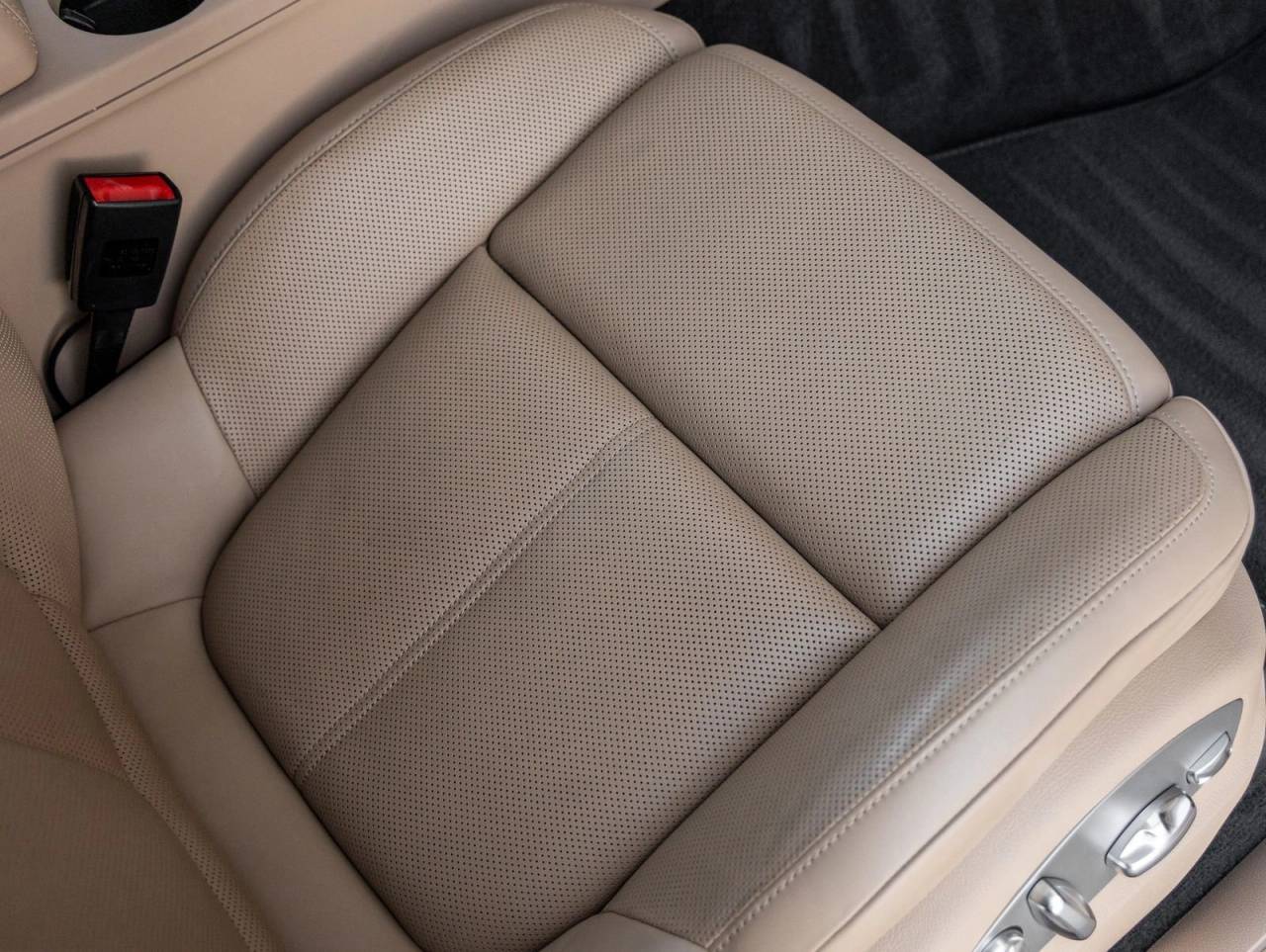 2023 Porsche Macan AWD