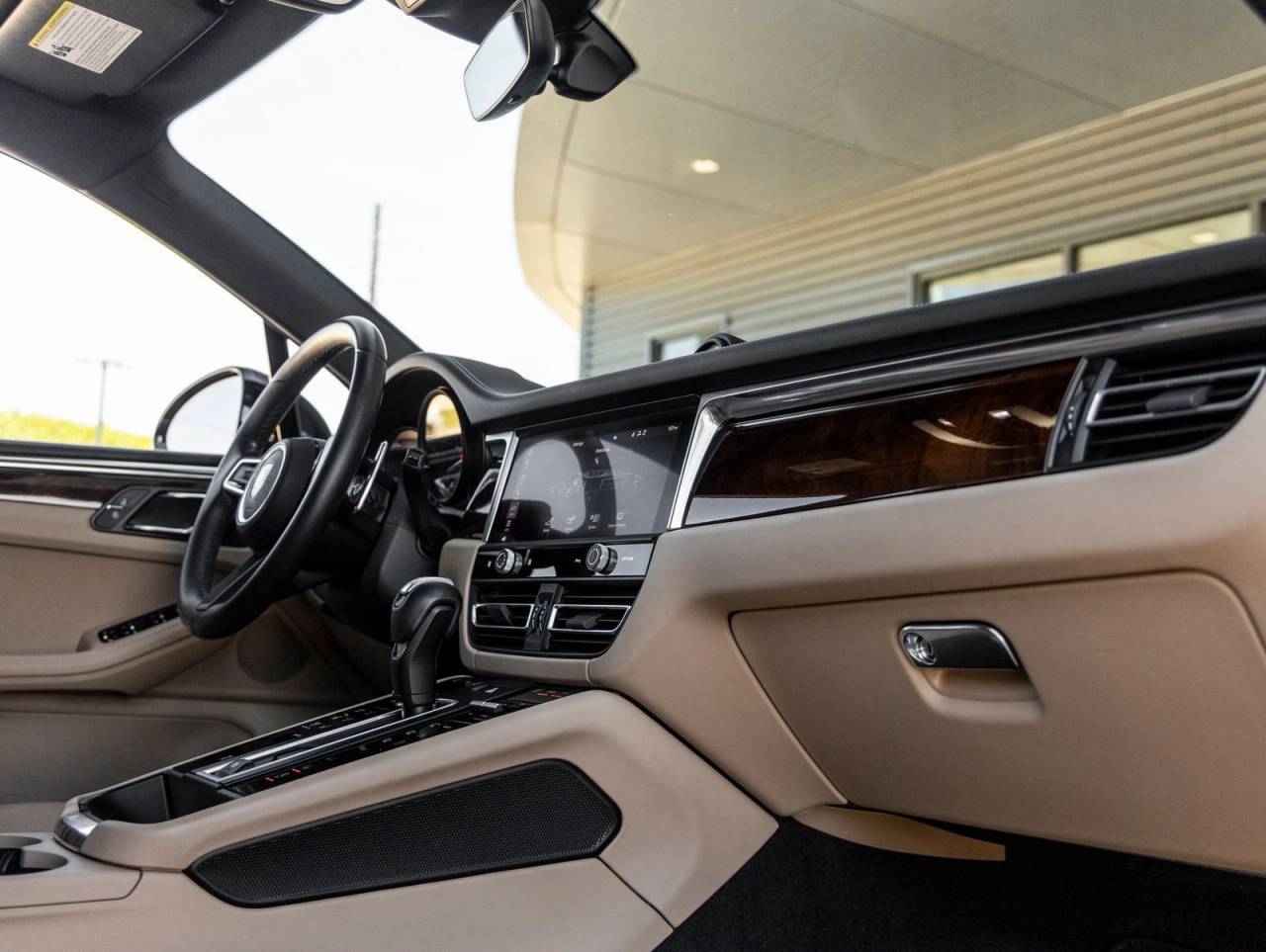 2023 Porsche Macan AWD