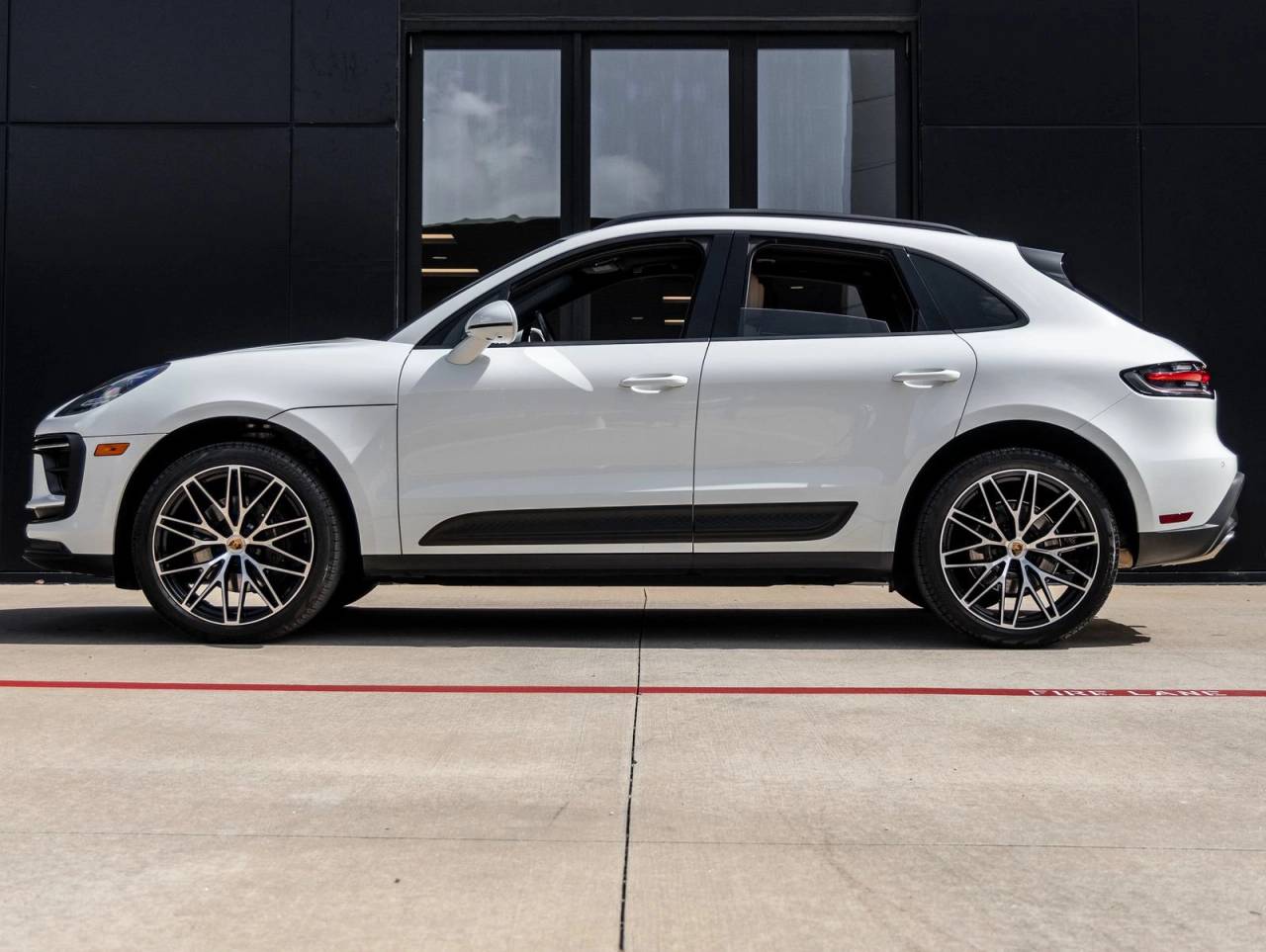 2024 Porsche Macan Macan (MY24)