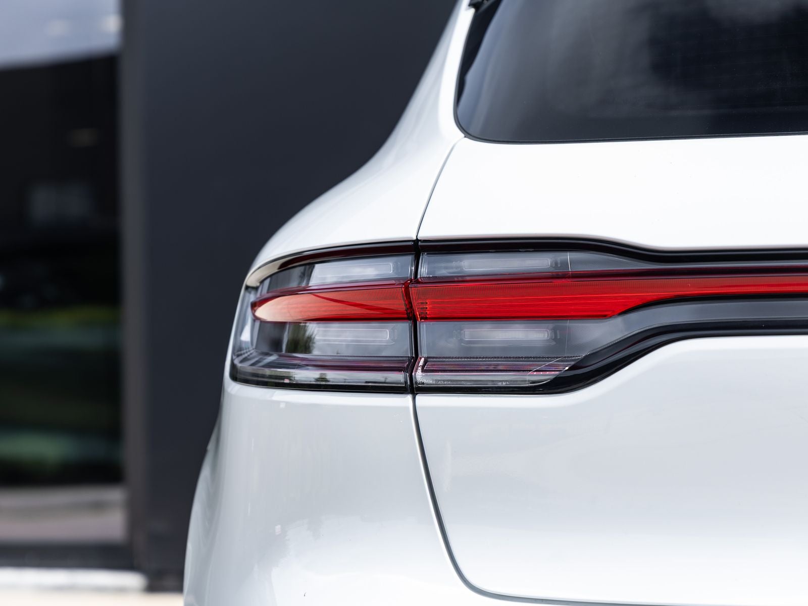 2025 Porsche Macan AWD