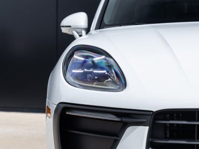 2025 Porsche Macan AWD