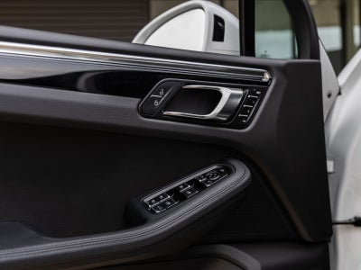 2025 Porsche Macan AWD