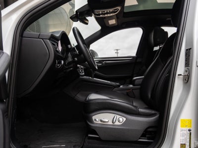 2025 Porsche Macan AWD