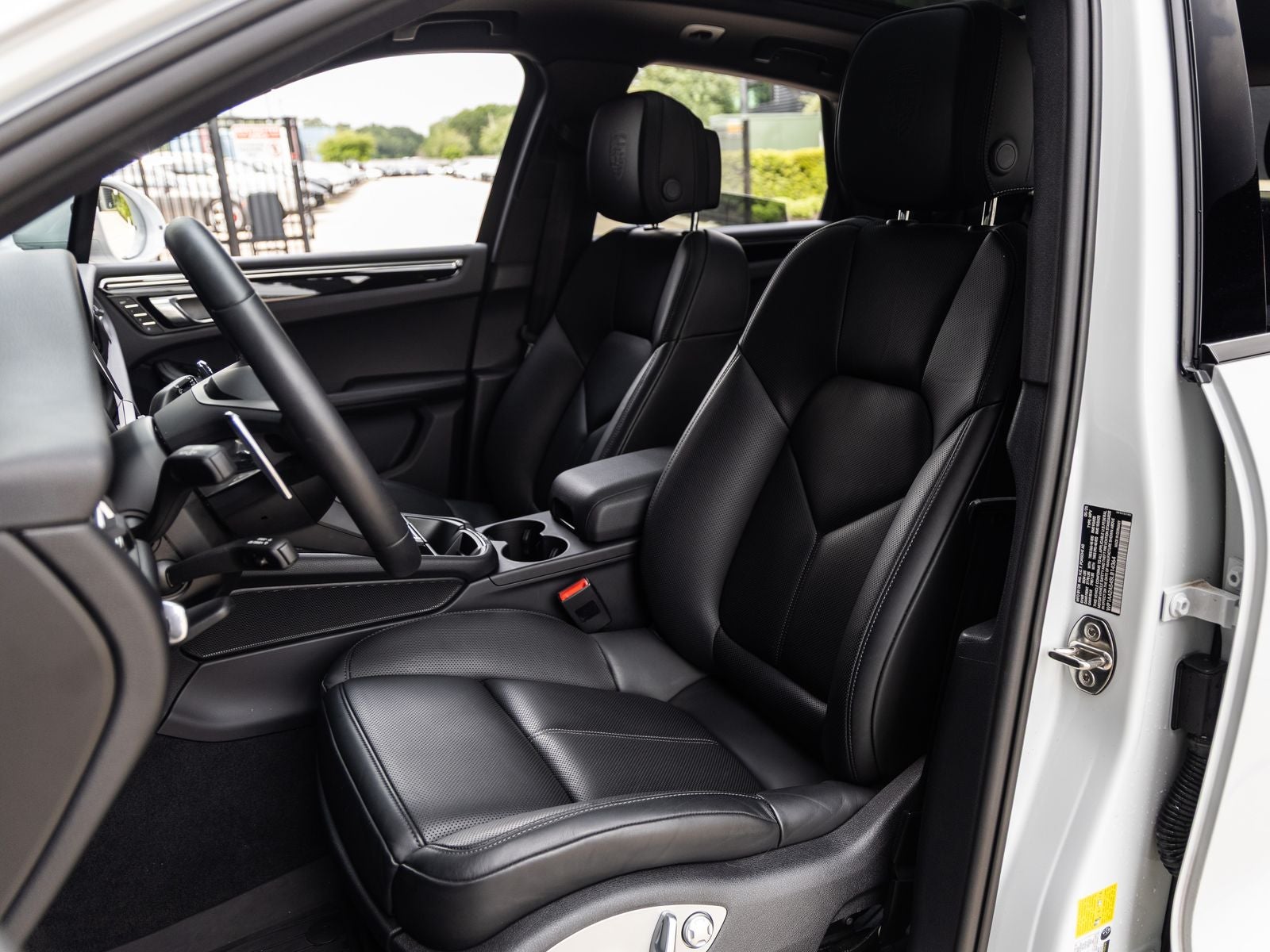 2025 Porsche Macan AWD