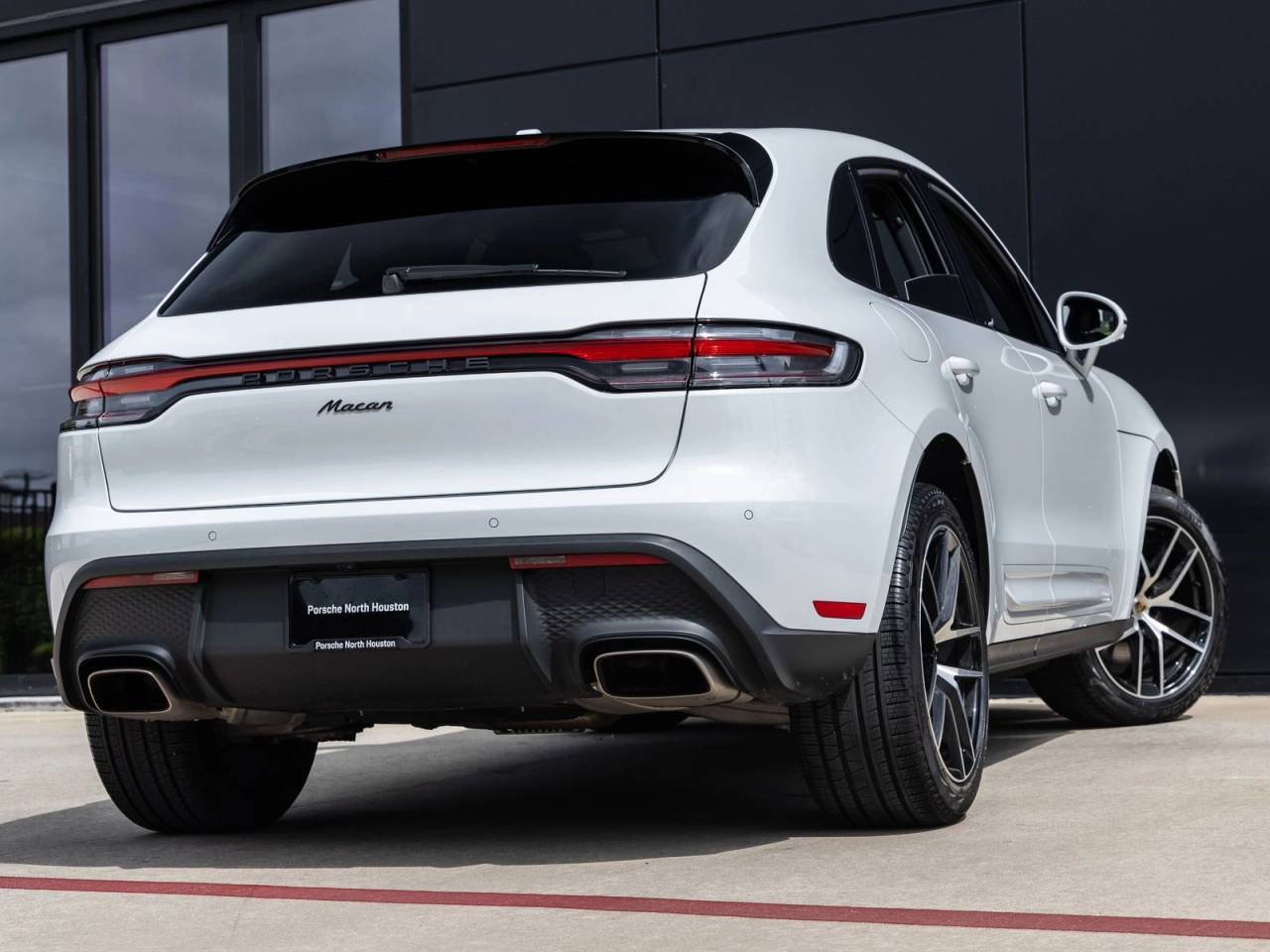 2025 Porsche Macan AWD