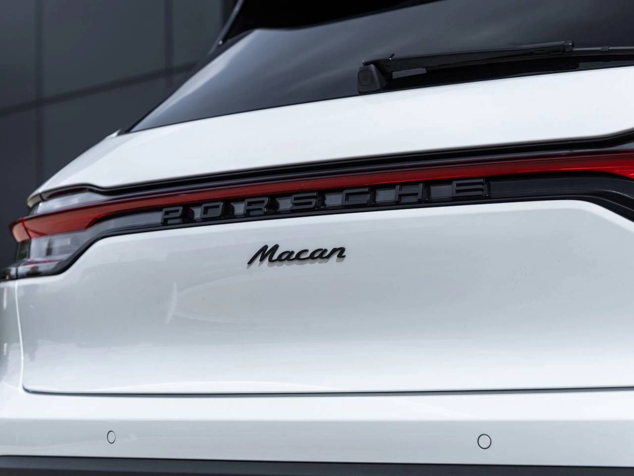 2025 Porsche Macan AWD