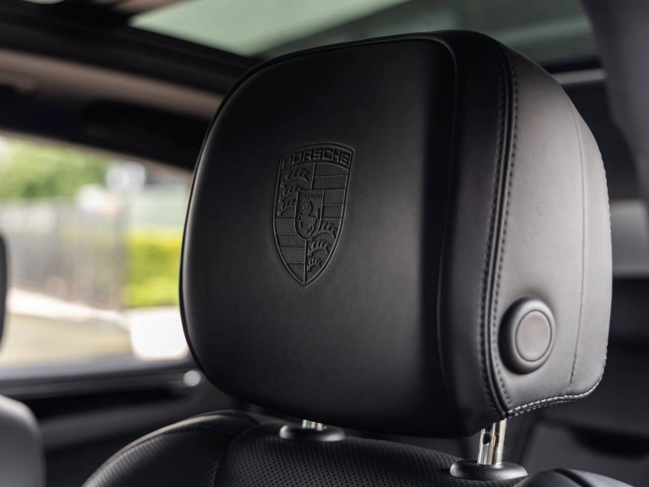 2025 Porsche Macan AWD