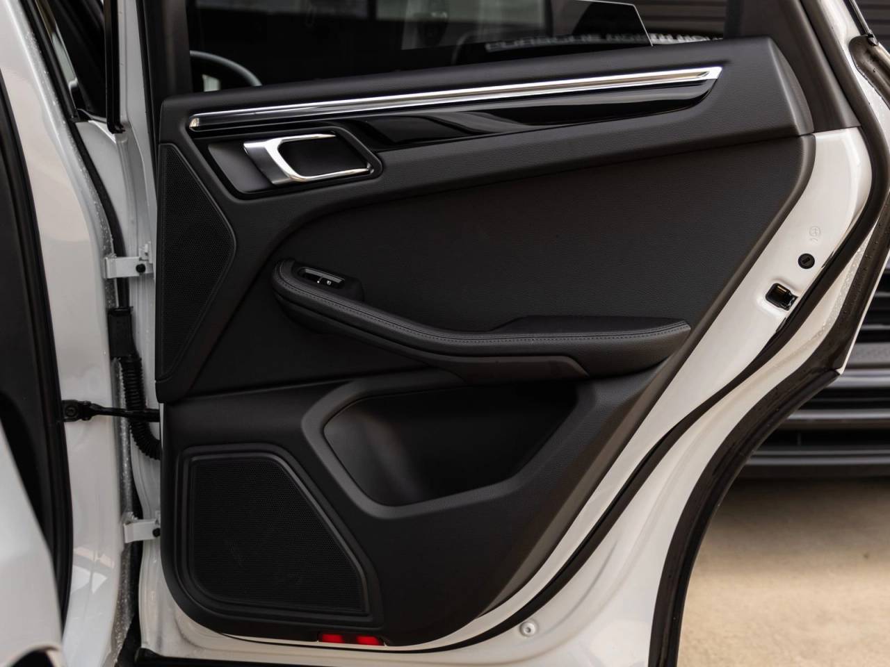 2025 Porsche Macan AWD