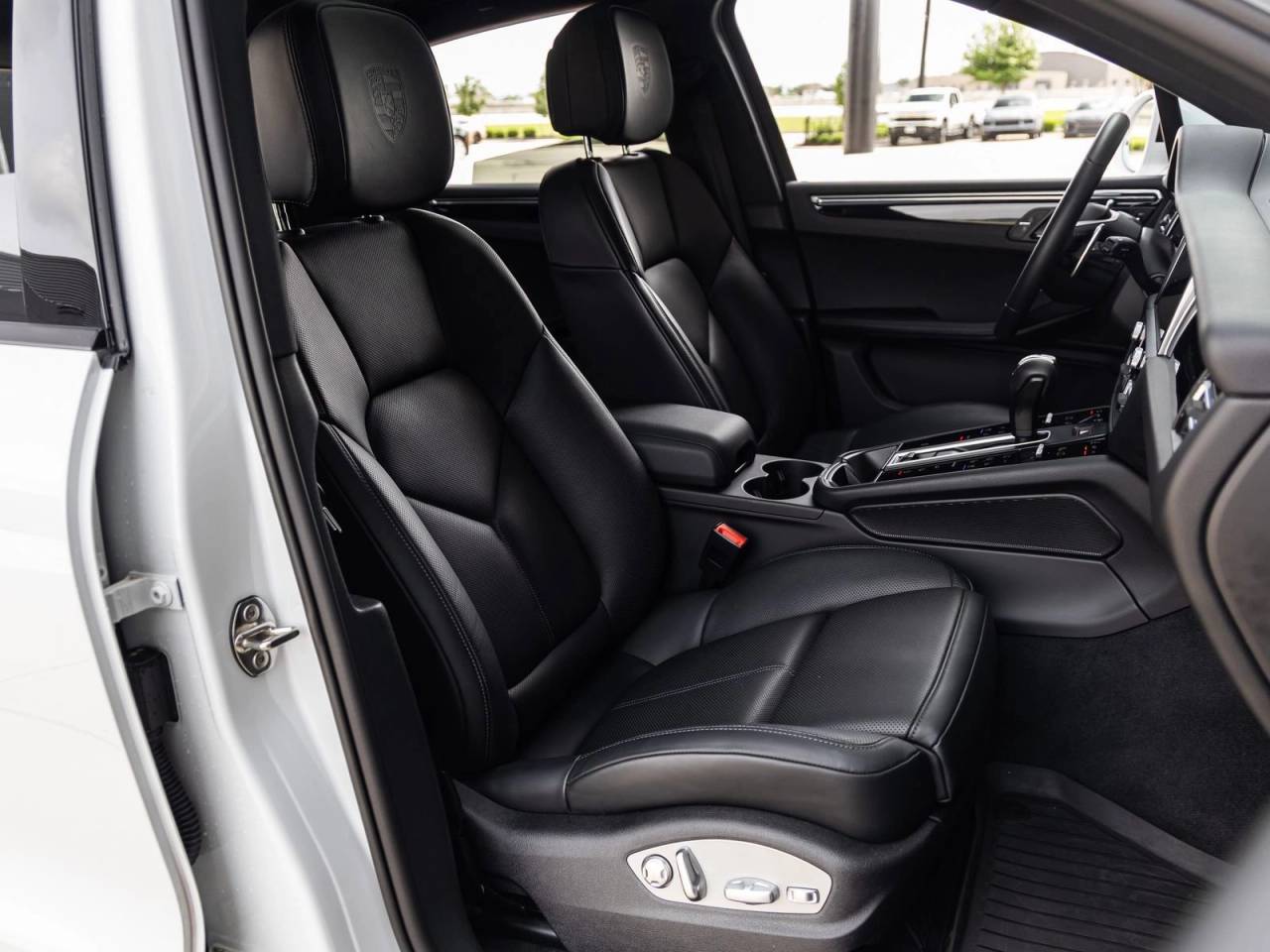 2025 Porsche Macan AWD