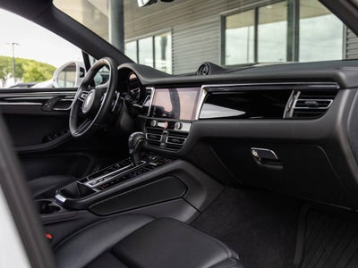 2025 Porsche Macan AWD