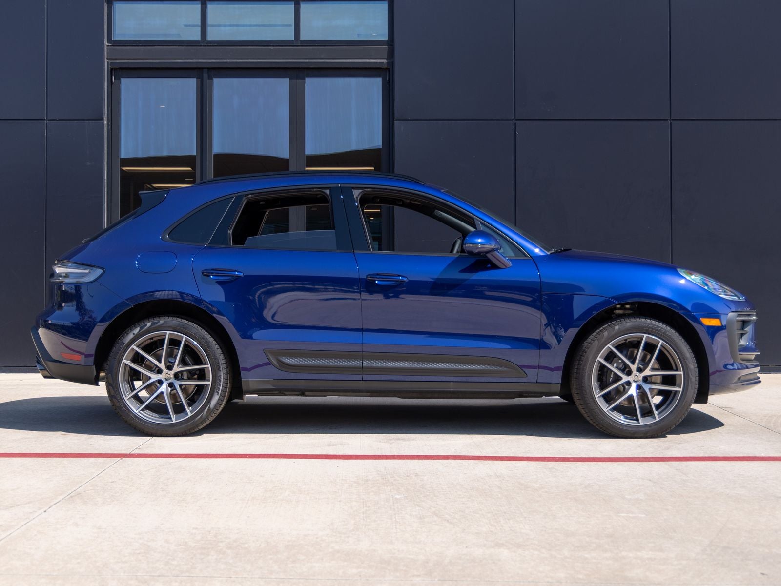 2025 Porsche Macan AWD