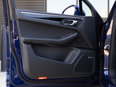 2025 Porsche Macan AWD