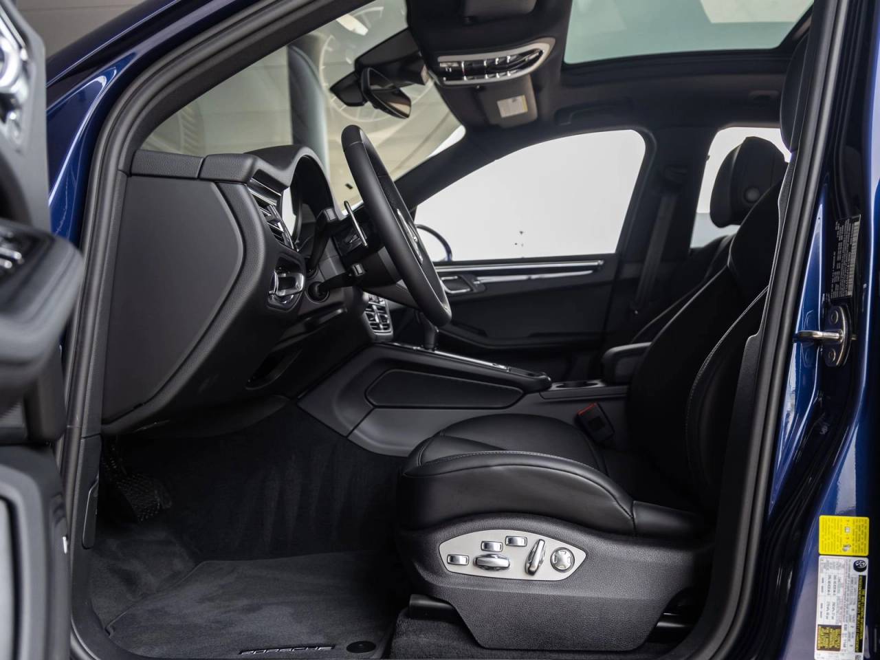 2026 Porsche Macan AWD