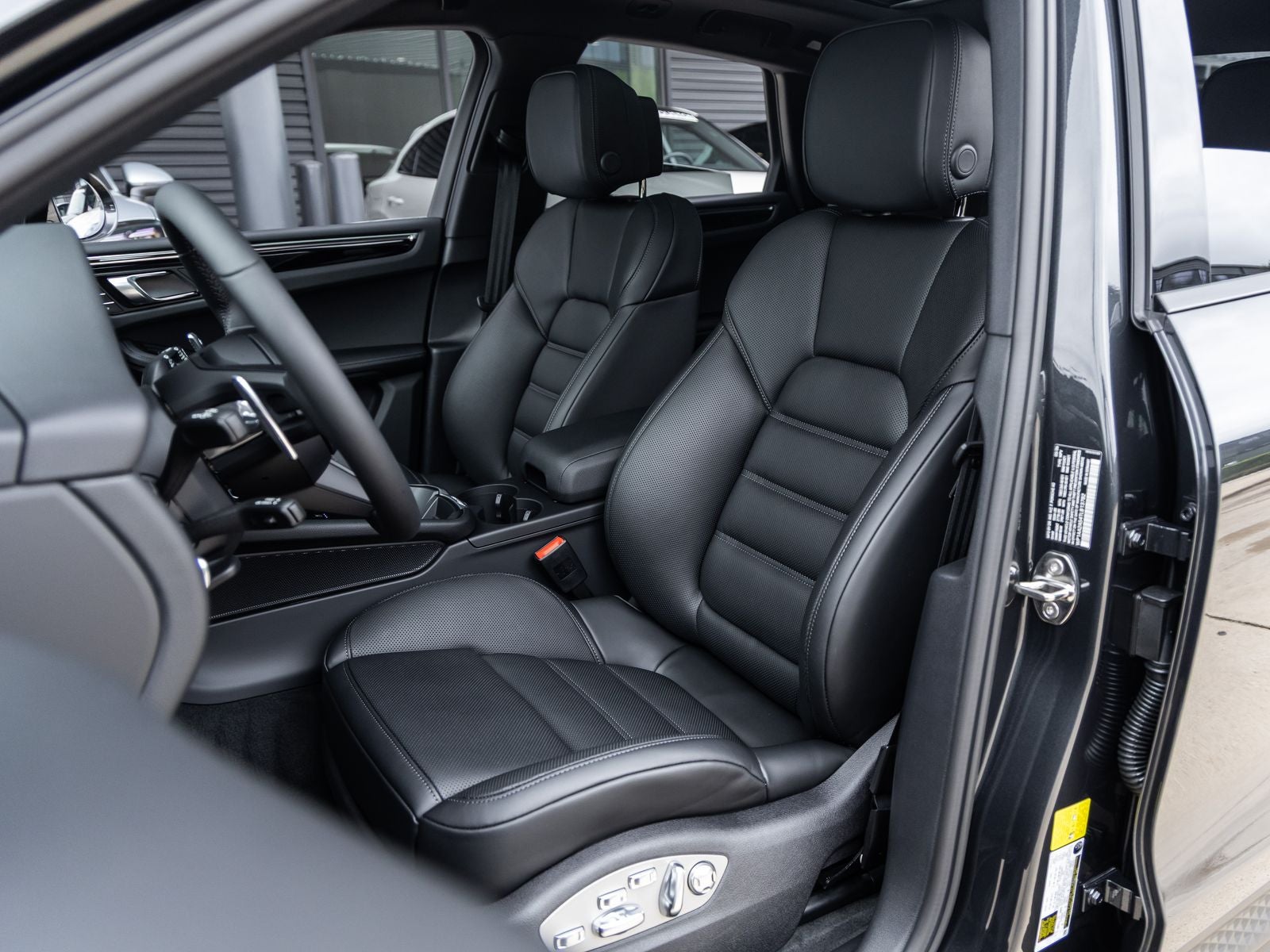 2026 Porsche Macan AWD