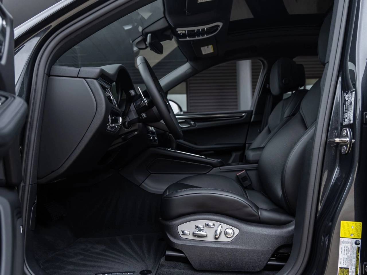 2026 Porsche Macan AWD