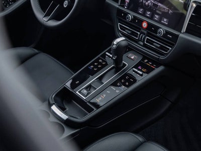 2026 Porsche Macan AWD